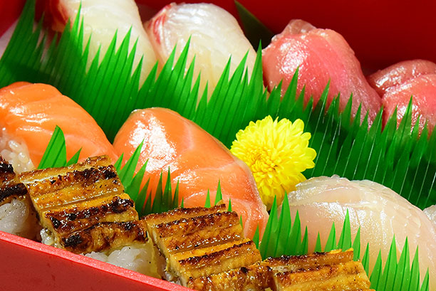 にぎり寿司五種と穴子棒寿司